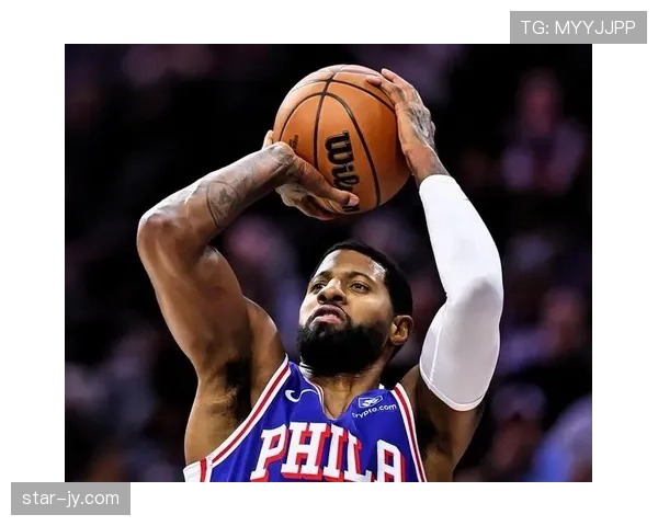 保罗·乔治训练完直接去提了辆新车？这开销看着不像刚签完大合同的人啊