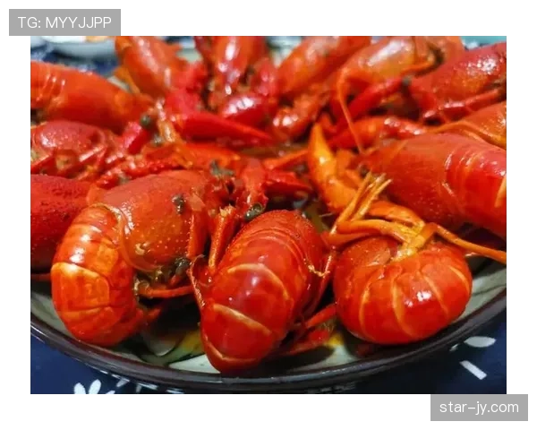 昌雅妮晒了家里那张餐桌，我连外卖都不好意思点了