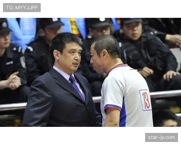 足球规则中拖延时间的判罚标准与裁判执法细则解析