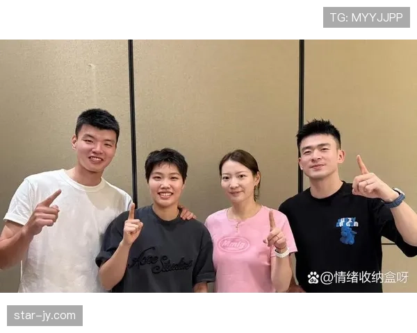 黄东萍训练完直接拎爱马仕去吃米其林,这姐活得比偶像剧还敢 黄东萍训练完直接拎爱马仕去吃米其林,这姐活得比偶像剧还敢